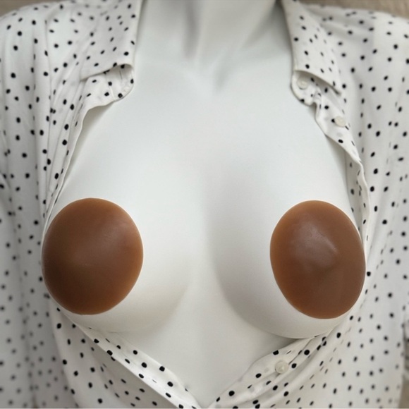Seamless Nude Silicone Reusable Nipple Covers (Mocha) - Picture 3 of 9
